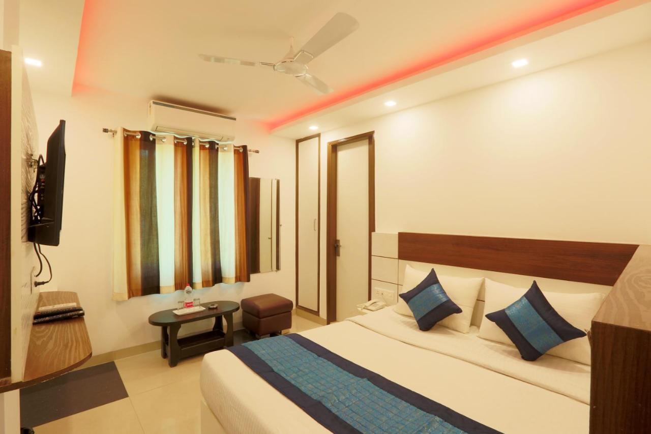 Hotel Ark Wood New Delhi Exterior photo